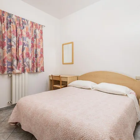 Apartment In Obrs Mit Kleiner Terrasse Und Meerblick