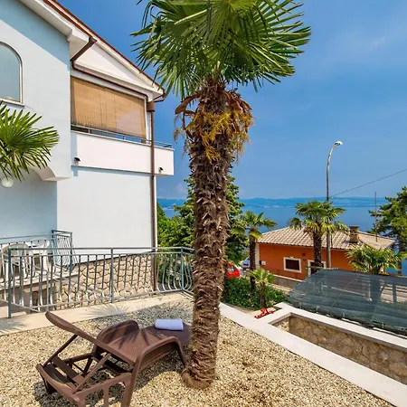 In Obrs Mit Kleiner Terrasse Und Meerblick Moscenicka Draga