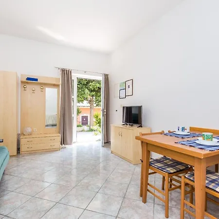 Apartment In Obrs Mit Kleiner Terrasse Und Meerblick