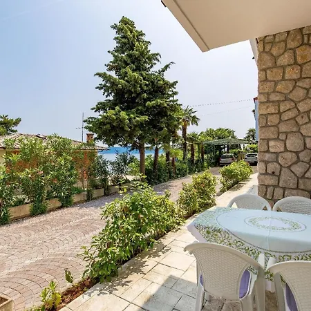 Apartment In Obrs Mit Kleiner Terrasse Und Meerblick Moscenicka Draga
