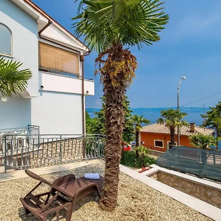Apartment In Obrs Mit Kleiner Terrasse Und Meerblick