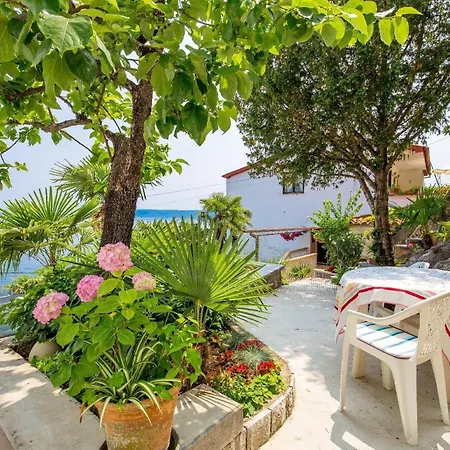 Apartment In Obrs Mit Kleiner Terrasse Und Meerblick Moscenicka Draga
